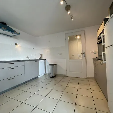 Appartement 3 Pièces à Avec Climatisation Et Parking Privé - Fr-1-338-497 *