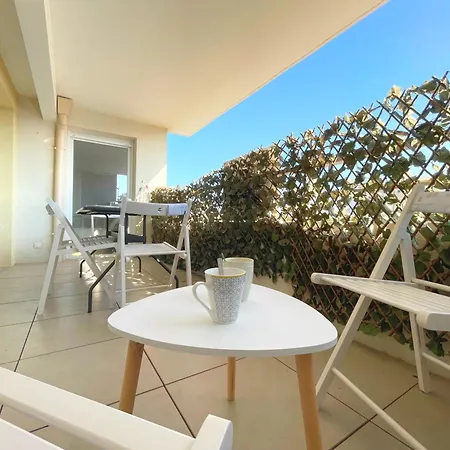3p Climatise Avec Parking, Piscine, Proche Et Commerces A - Fr-1-338-497